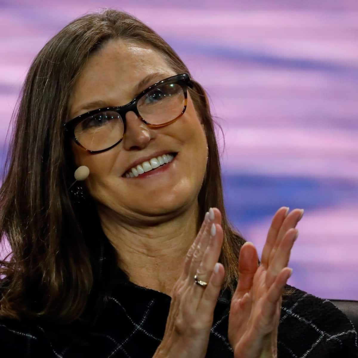 Nach ETF-Entscheid: Tech-Investorin Cathie Wood sieht Bitcoin im 2030 nun  bei 1,5 Millionen Dollar | cash