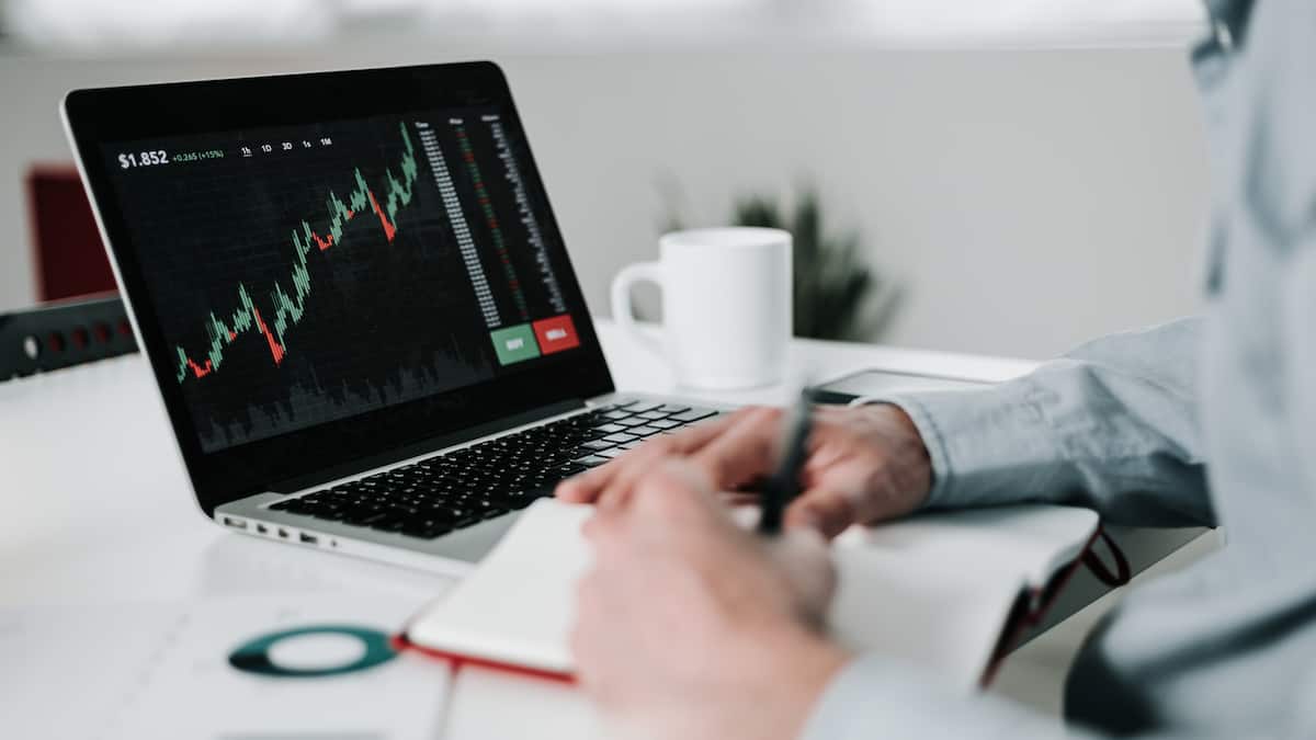 Leitfaden für Einsteiger: Die wichtigsten Aspekte beim ersten Aktienkauf