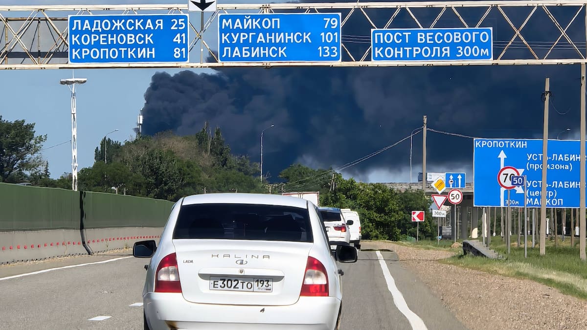 Ukraine Strikes Russian Oil Refinery Despite Trump De-escalation Pledge