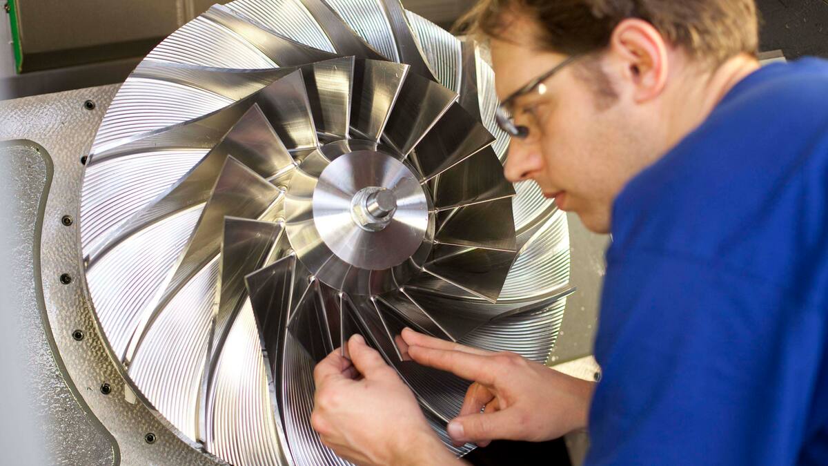 Švicarske plače bodo rasle počasneje zaradi gospodarskih skrbi in ameriških carin