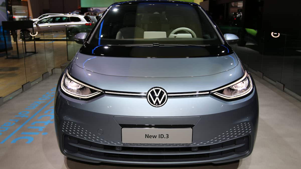 VW Sets Job-Cut Costs at 16 Billion Euros for Four German Plant Closures