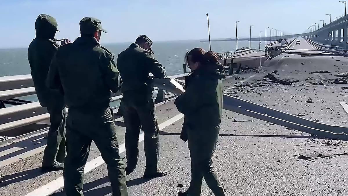 Taucher sollen Schäden nach Explosion auf Krim-Brücke prüfen