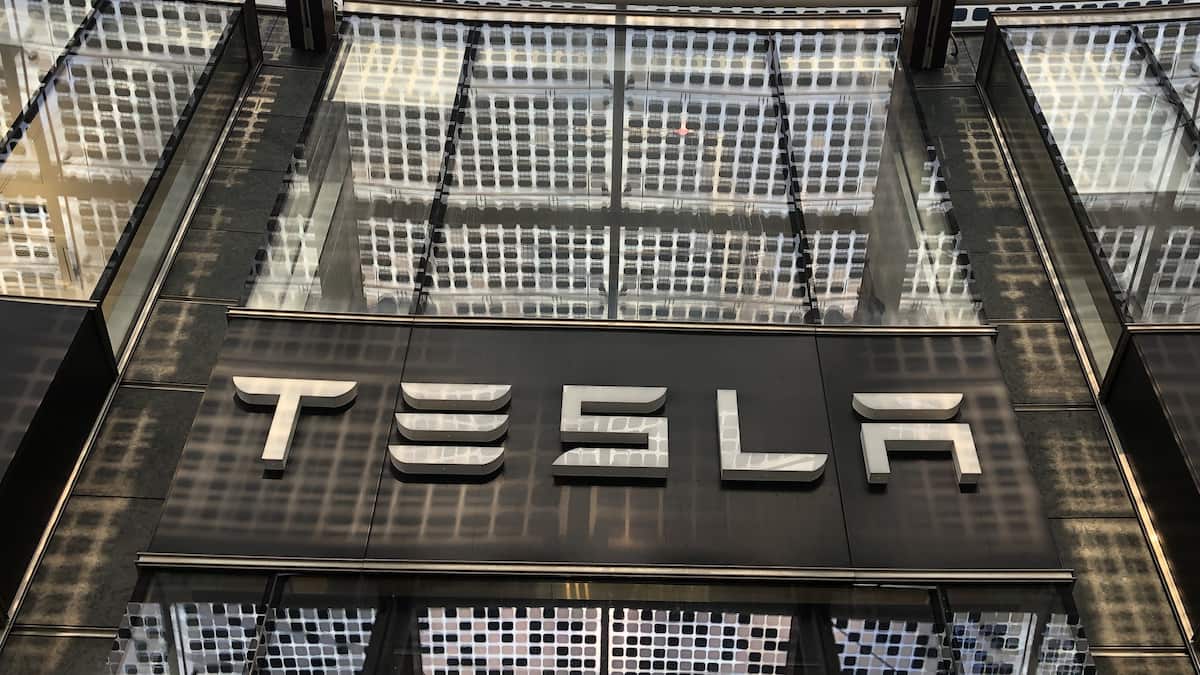 Tesla verfehlt Umsatzerwartungen - Aktienkurs bricht ein