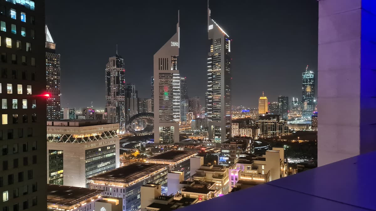 Raketen über Dubai - Brand an Luxushotel