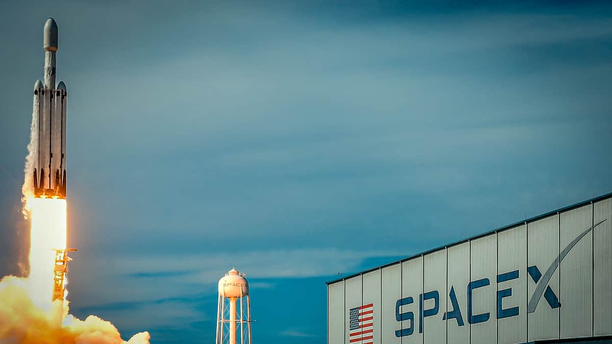 SpaceX strebt offenbar Börsengang mit Billionen-Dollar-Bewertung