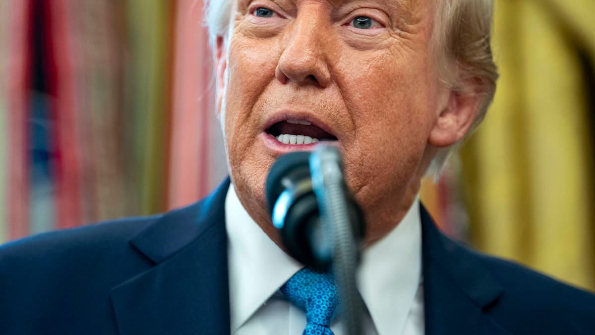Brisanter Scheck: Epstein-Foto heizt Debatte um Trump an
