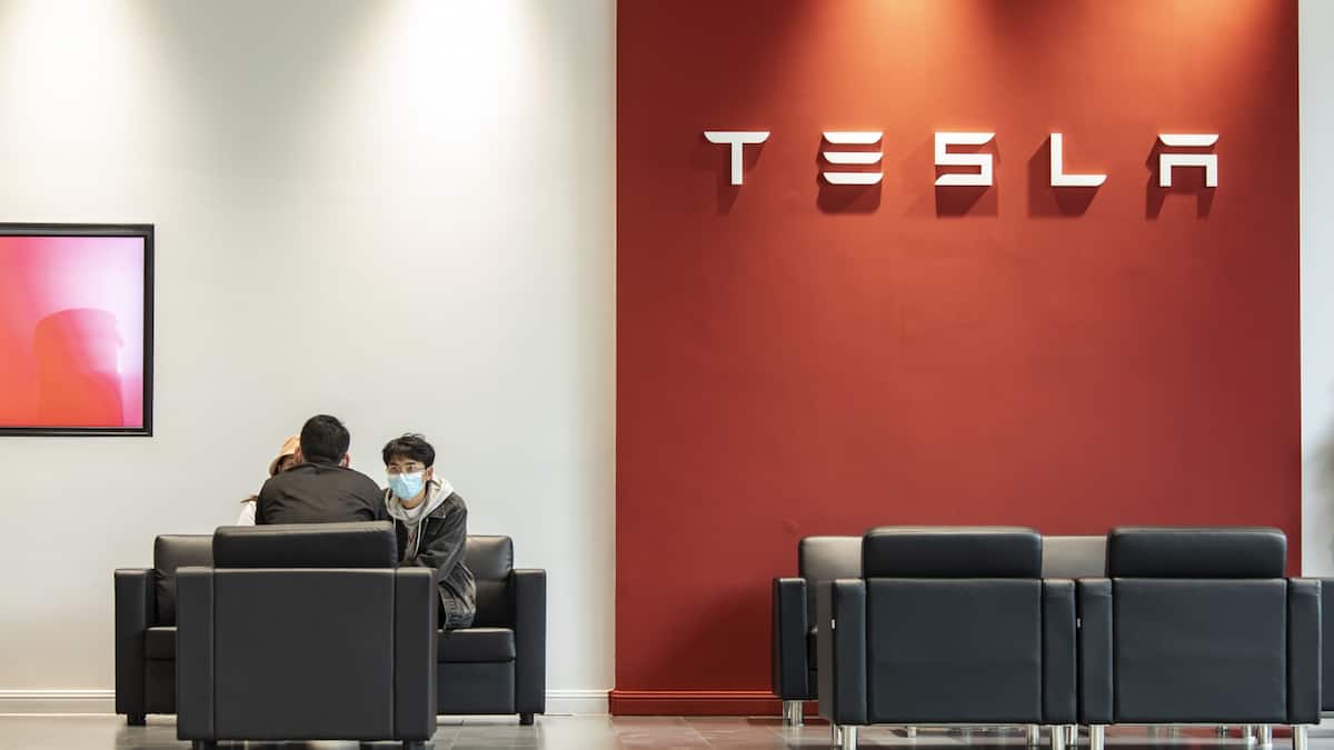 Börsen-Ticker: Wall Street startet optimistisch ins Jahr - Tesla-Aktien verlieren - SMI hält sich am Nachmittag deutlich stark - Newron, AMS und Zur Rose dominieren am breiten Markt