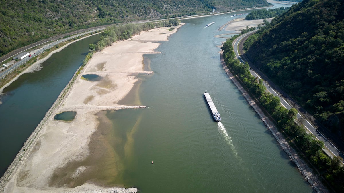 Rhein shipping bottlenecks persist despite rain-driven water level rise