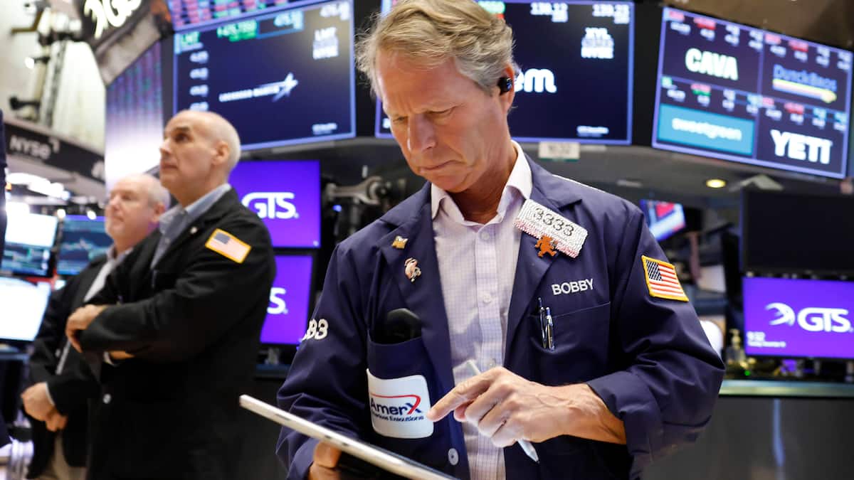 Börsen-Ticker: Dow Jones geht mit zwischenzeitlichem Rekord ins Wochenende - Tech-Aktien tauchen - SMI schliesst im Minus