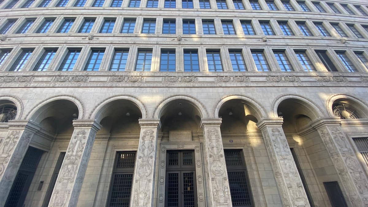 Švicarska nacionalna banka z izgubo, Swiss kljub padcu z dobičkom