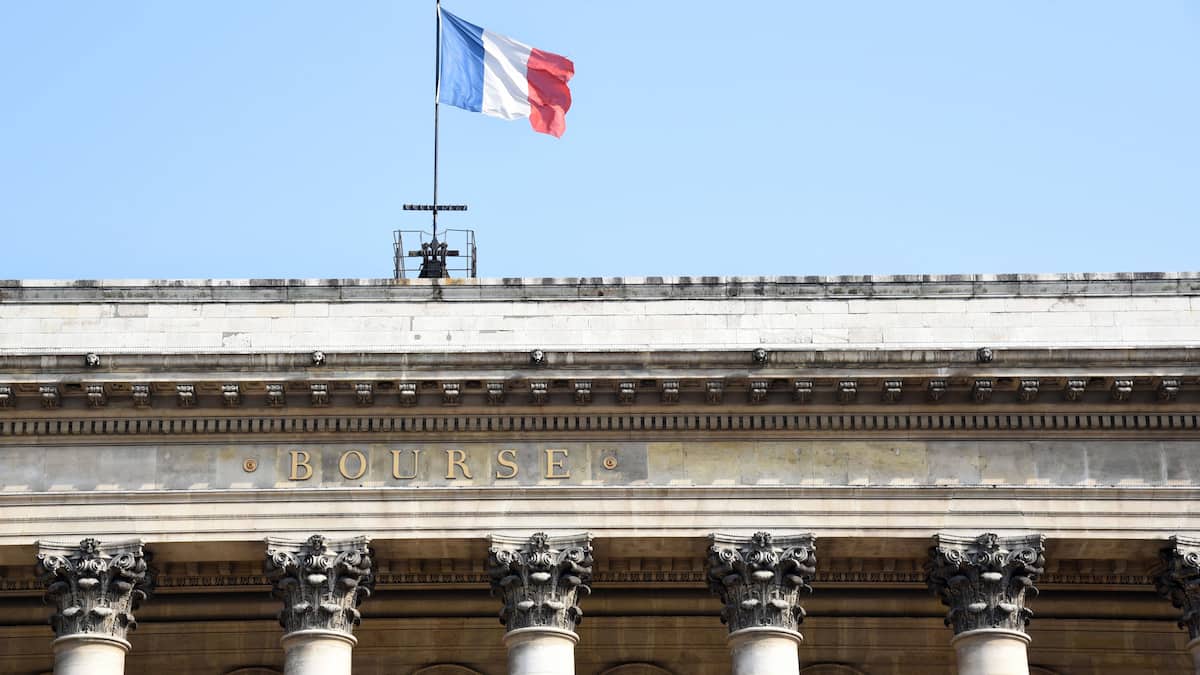 European stocks slip as Iran tensions, rate hike bets weigh