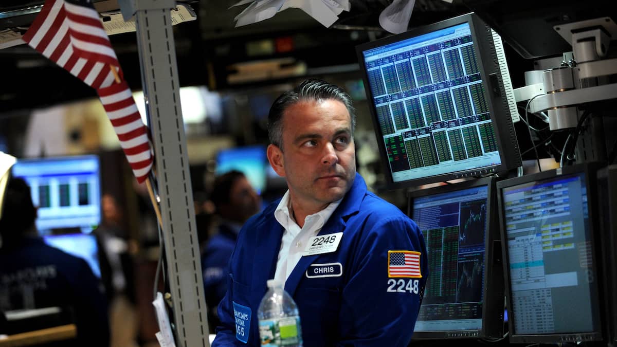 US Futures Rise as SMI Falls; Nestlé Dips on Russia Asset Seizure