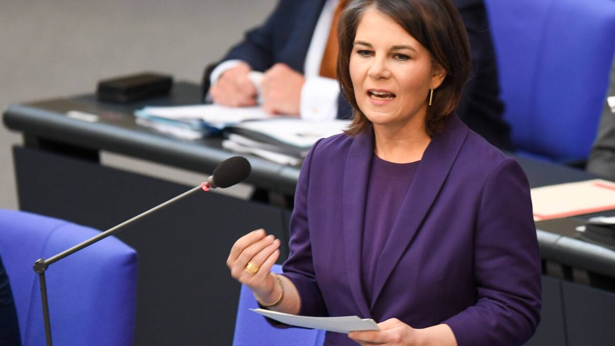 Wie die forsche deutsche Aussenministerin Baerbock den Kanzler Scholz reizt