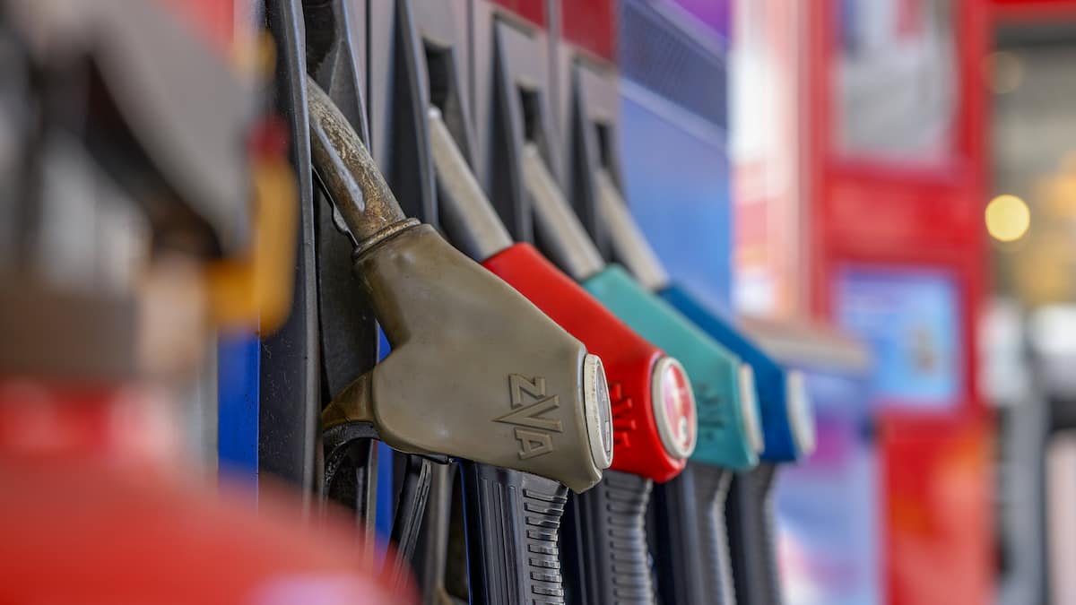 Spritpreise reagieren nur träge auf Rückgang des Ölpreises