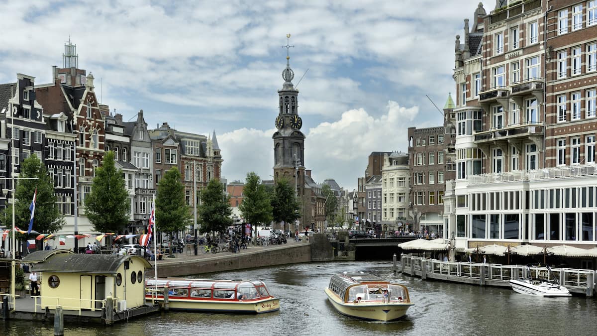 Dutch central bank moves gold from U.S., Canada to London for liquidity