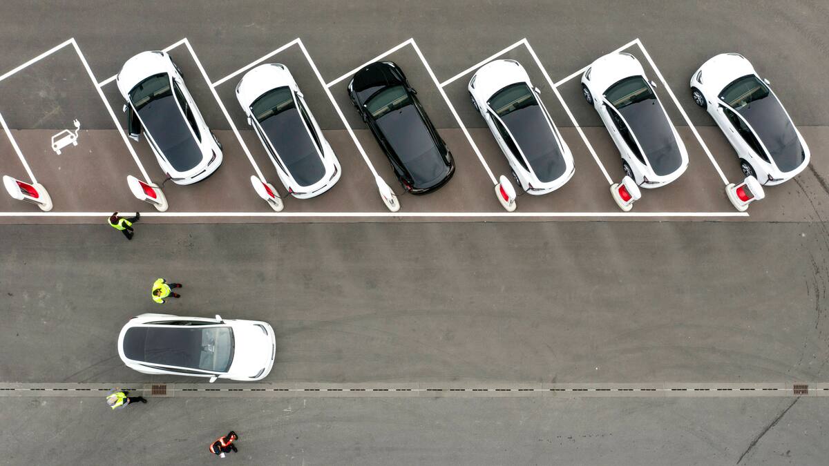 Auch wenn es das schlechteste Jahr war: Die Tesla-Aktie ist nicht billig