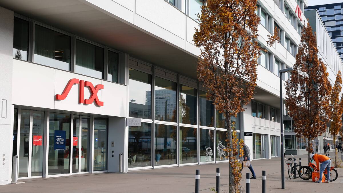 SMI mit starker Monatsbilanz - CS weiter unter Druck