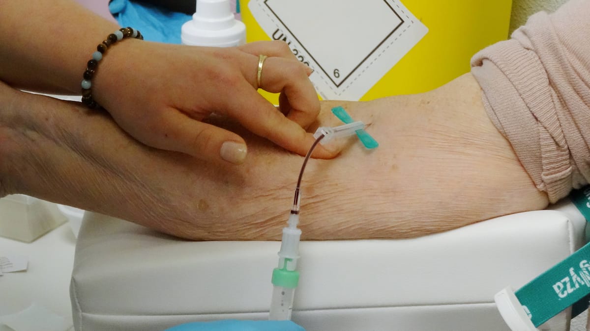 Helsana, Swica und Co.: Wie zufrieden sind Schweizerinnen und Schweizer mit ihren Krankenkassen?