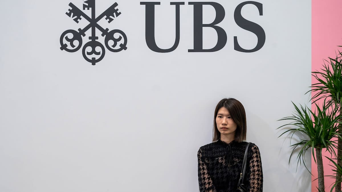 Börsen-Ticker: SMI schliesst im Plus und setzt neue Intraday-Rekordmarke - UBS und Holcim beenden Handel auf Tagestief - Kühne+Nagel, Givaudan und Straumann an der Spitze