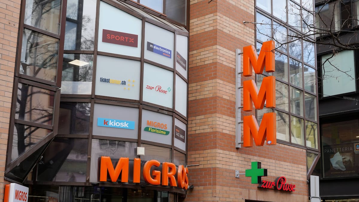 Migros lässt Preisstreit mit Top-Marken kurz vor Weihnachten eskalieren - Coop agiert geschickter