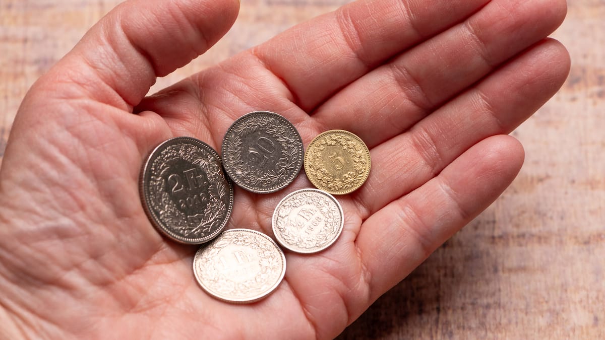 Erste Schweizer Banken nehmen kein Münz mehr an