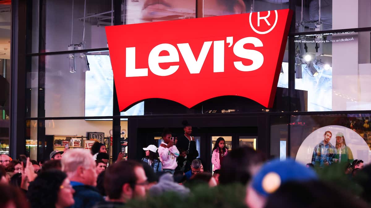 Live-Ticker Börse: US-Märkte im Plus - Levi’s-Aktie mit doppelstelligem Plus - SMI in der Gewinnzone -  Richemont, ABB, VAT und Baustofftitel liegen vorne - Lindt&Sprüngli im Minus