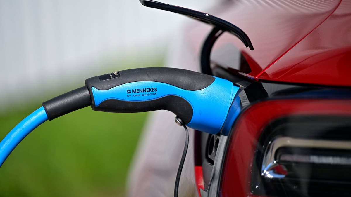 Hohe Benzinpreise treiben in der Schweiz Nachfrage nach E-Autos an