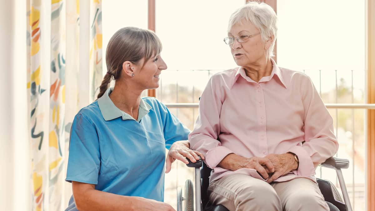 Angst um das Vermögen: Wie man sich frühzeitig auf Pflegekosten im Alter vorbereitet