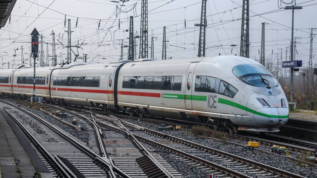 Sabotage an Bahn-Kabeln legt Zugverkehr in Deutschland lahm - Suche nach Tätern