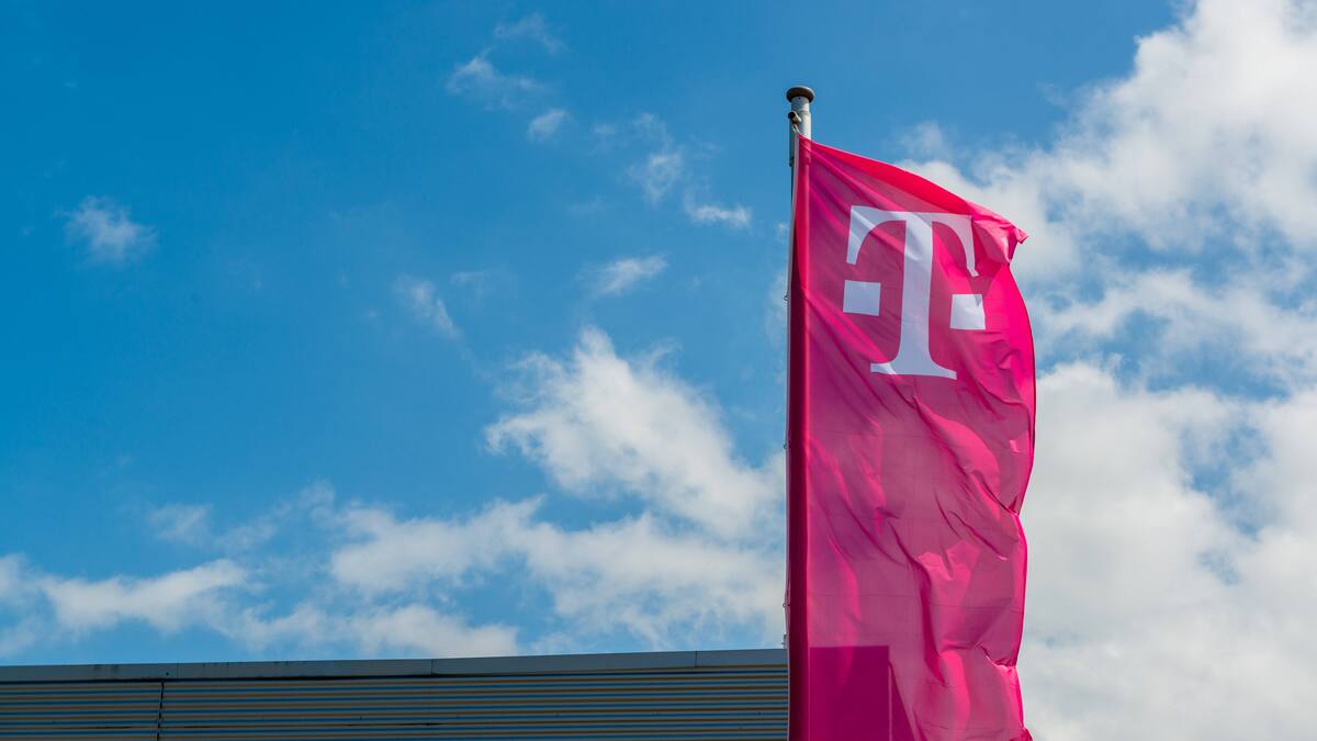 Deutsche Telekom hebt Prognose erneut an - Dividende soll steigen