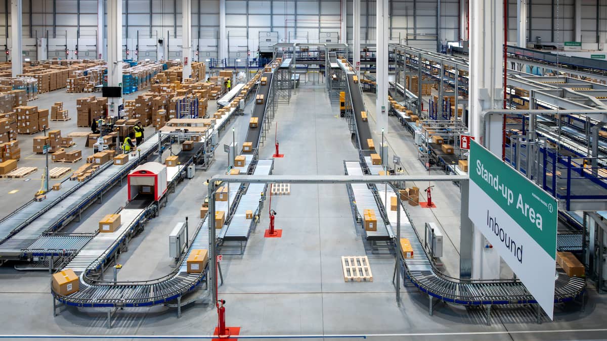 Kühne+Nagel shares extend six-month rally on air freight growth