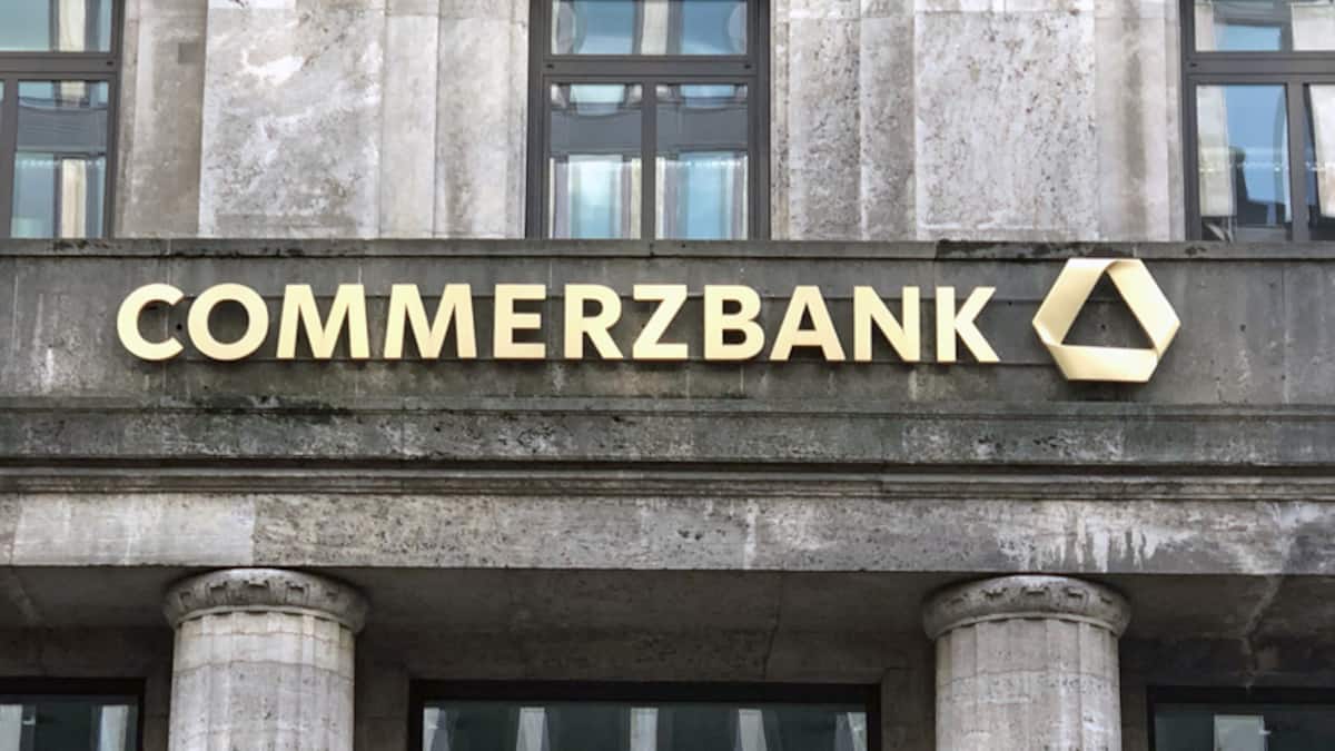 Commerzbank verdient 2025 fast so viel wie ein Jahr zuvor