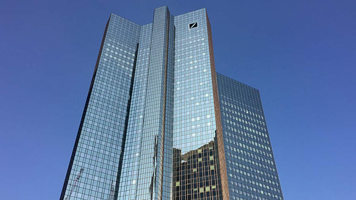 CEO Sewing sieht Deutsche Bank auf Kurs zu Jahreszielen