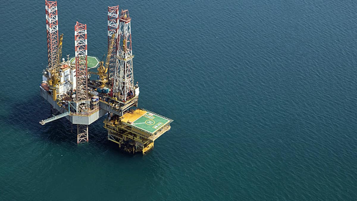 Ölpreise stabil über 100 Dollar - Preissprung im März