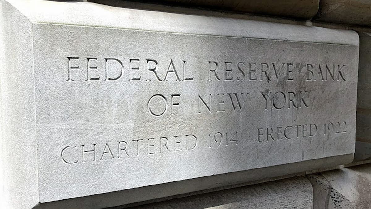 Ameriška centralna banka ohranja trden tečaj kljub Trumpovemu pritisku