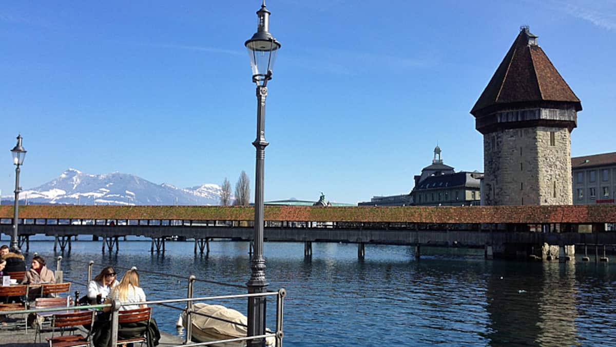 UBS study: Mid-sized Swiss cities more attractive for families than Zurich, Geneva