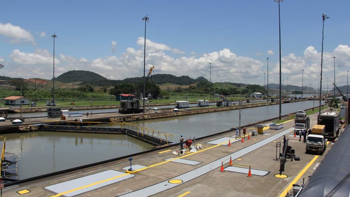 US-Präsident Trump will freie Fahrt für amerikanische Schiffe durch Panama- und Suezkanal