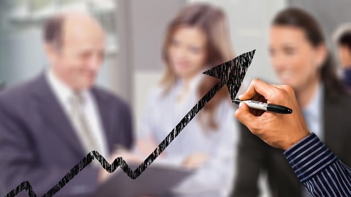 Korr/Aktien New York: S&P 500 steigt erstmals über 7.000 Punkte