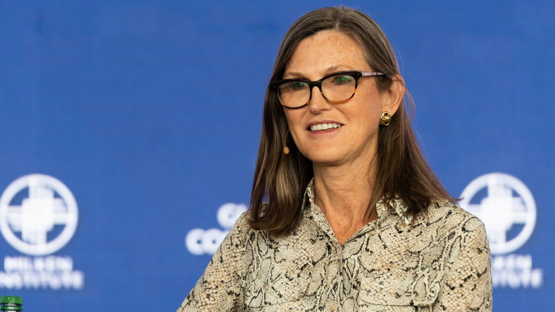 Tech-Investorin Cathie Wood spekuliert über Bitcoin-Preis von 3,8 Millionen  Dollar | cash