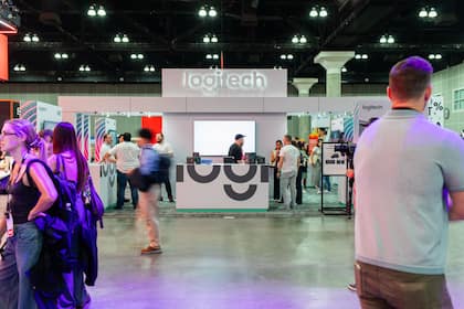 Börsen-Ticker: SMI schliesst nach Verlustserie positiv – Schwergewichte beenden Woche im Minus – Logitech-Schub dank US-Techwerten – Amrize und UBS gewinnen Messestand von Logitech in den USA.