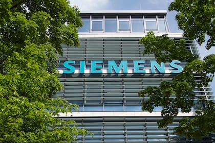 Regulierungs-«Unsinn »: Siemens-Chef Busch will KI-Milliarden wegen EU-Regeln in den USA investieren Siemens Hauptsitz München