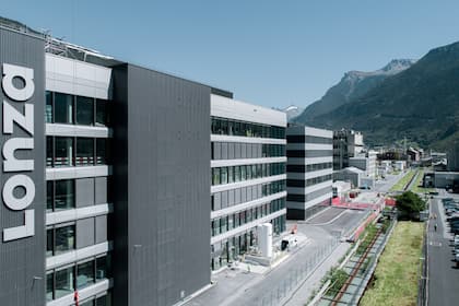 Börsen-Ticker: Schweizer Aktienmarkt schliesst schwächer - 9 von 20 SMI-Titel mit Gewinnen - Lonza als Tagesgewinnerin am Leitindex - Swisscom hält die rote Laterne - Ölpreis gibt nach Der Lonza Standort in Visp ist der grösste und älteste Standort des Unternehmens.