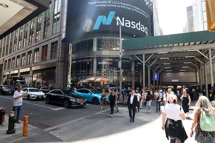 Börsen-Ticker: US-Märkte im Korrekturmodus - Höhere Zinsen belasten - Marvell & Co im Angebot - Chipotle mit Kursgewinnen Nasdaq-Schriftzug in New York.