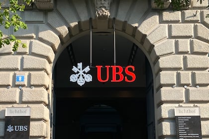 Aktienschwäche: UBS und noch eine Bank mit Durchhalteparolen Die UBS am ehemaligen Hauptsitz der Credit Suisse am Paradeplatz in Zürich.
