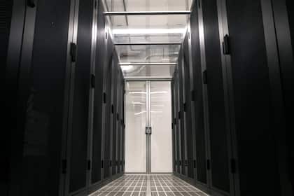 Die Schweizer und europäischen Profiteure des US-Importverbots von chinesischer Hyperscaler-Technik Blick in ein Rechencenter.