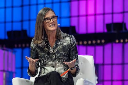 Auf diese Technologieaktien haben es Leerverkäufer neuerdings abgesehen Cathie Wood, CEO & Chief Investment Officer of ARK Invest (Lissabon, Portugal, 18. November 2022)