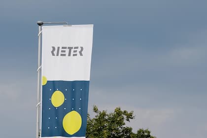 UBS-Verkaufsempfehlung dürfte dieser Industrie-Aktie zusetzen Firmenschriftzug von Rieter am Stammsitz in Winterthur.