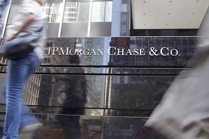 JPMorgan überwacht Arbeitszeiten junger Investmentbanker in Pilotprojekt Am Sitz von JPMorgan in New York.
