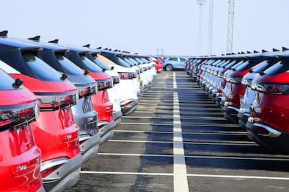Europas Automarkt wächst im April erneut dank Elektro- und Hybridautos Elektroautos von VW, in China zur Auslieferung bereit.
