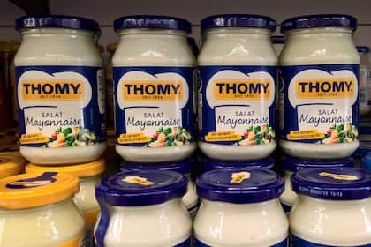 Stabilisieren sich die Aktien von Nestlé am Donnerstag nach den jüngsten Kursverlusten? Thomy ist eine Marke des Lebensmittelkonzerns Nestlé für Feinkostprodukte wie Mayonnaise, Senf, Tomatenmark, Sossen und Speiseöl (2021).